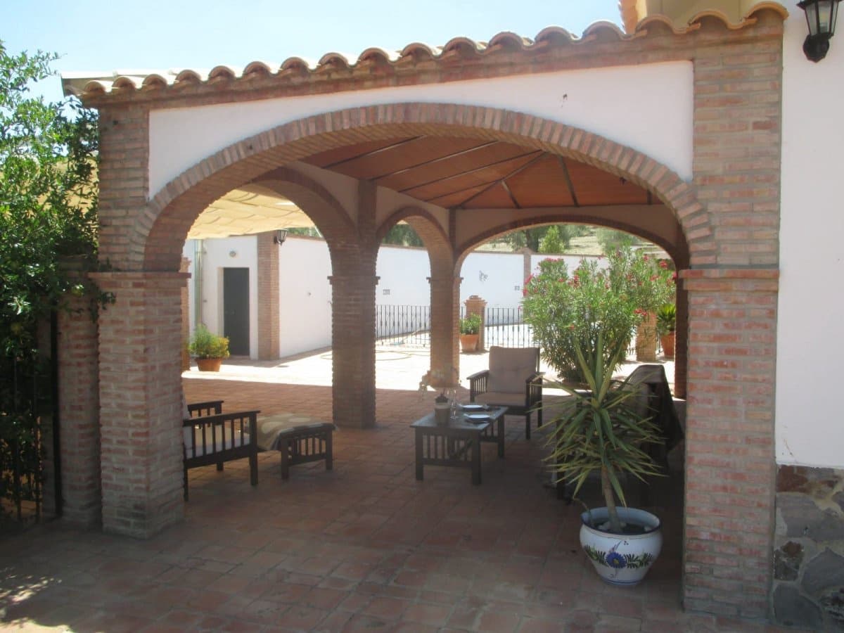 6 soveværelse Finca/Landehus til salg i Olvera med swimmingpool - € 725.000 (Ref: 6153637)