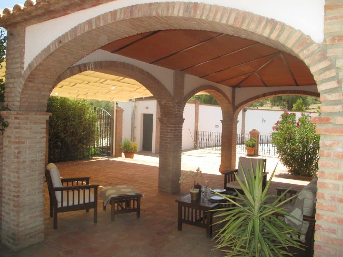 6 soveværelse Finca/Landehus til salg i Olvera med swimmingpool - € 725.000 (Ref: 6153637)