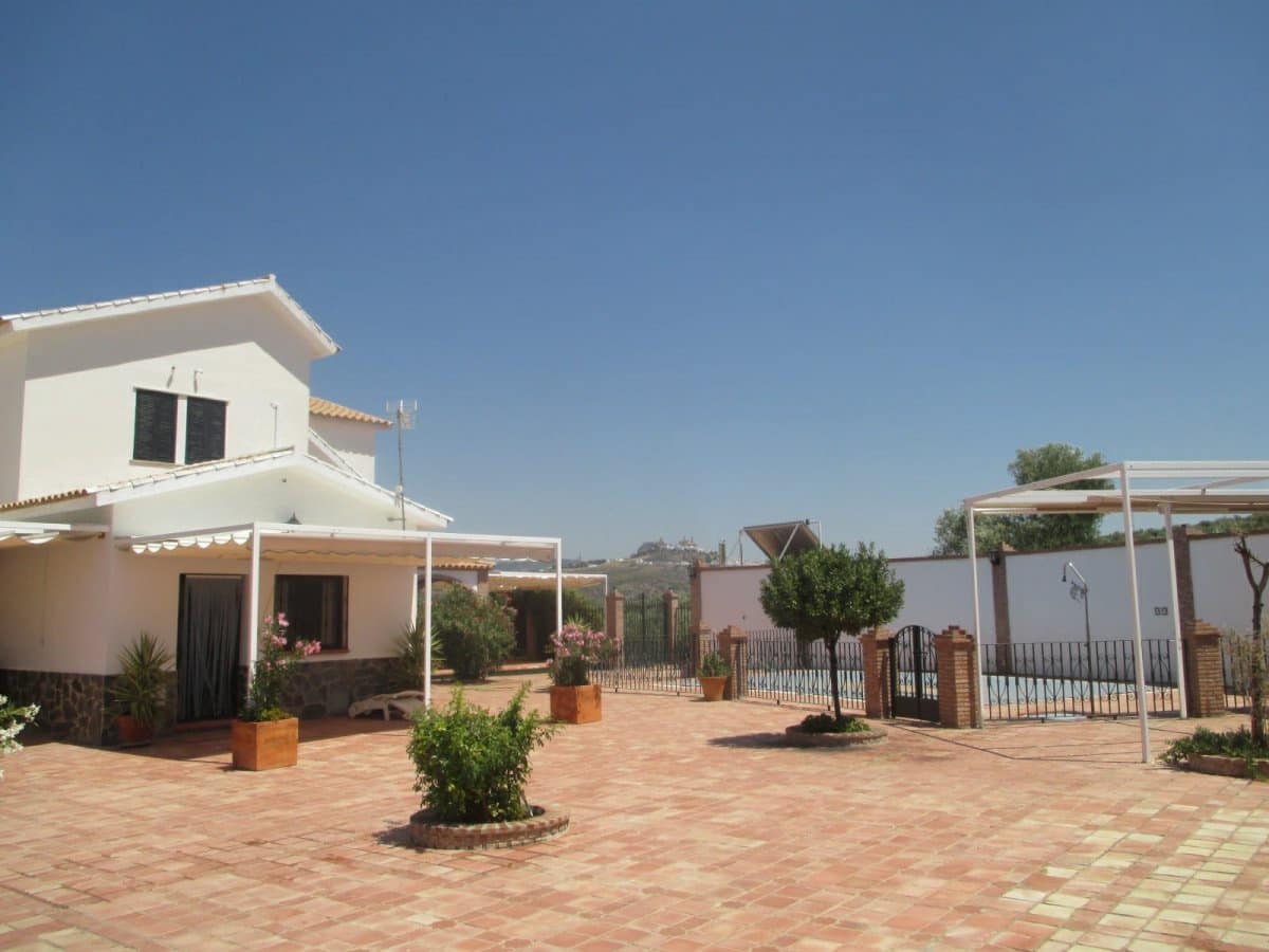 6 soveværelse Finca/Landehus til salg i Olvera med swimmingpool - € 725.000 (Ref: 6153637)