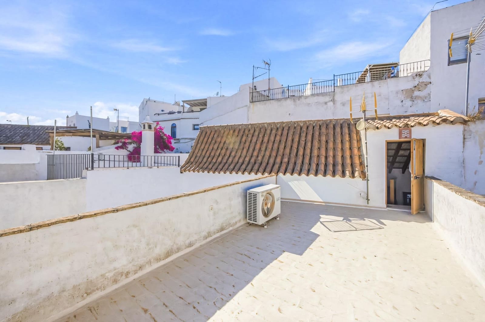 3 bedroom Townhouse for sale in Vejer de la Frontera - € 400,000 (Ref: 7450489)