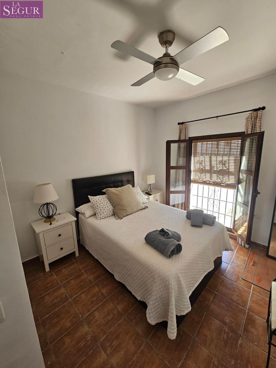 2 bedroom Apartment for sale in Vejer de la Frontera - € 189,000 (Ref: 7515647)