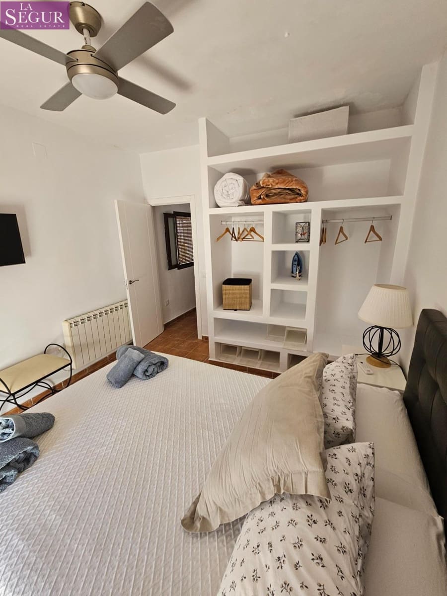 2 bedroom Apartment for sale in Vejer de la Frontera - € 189,000 (Ref: 7515647)