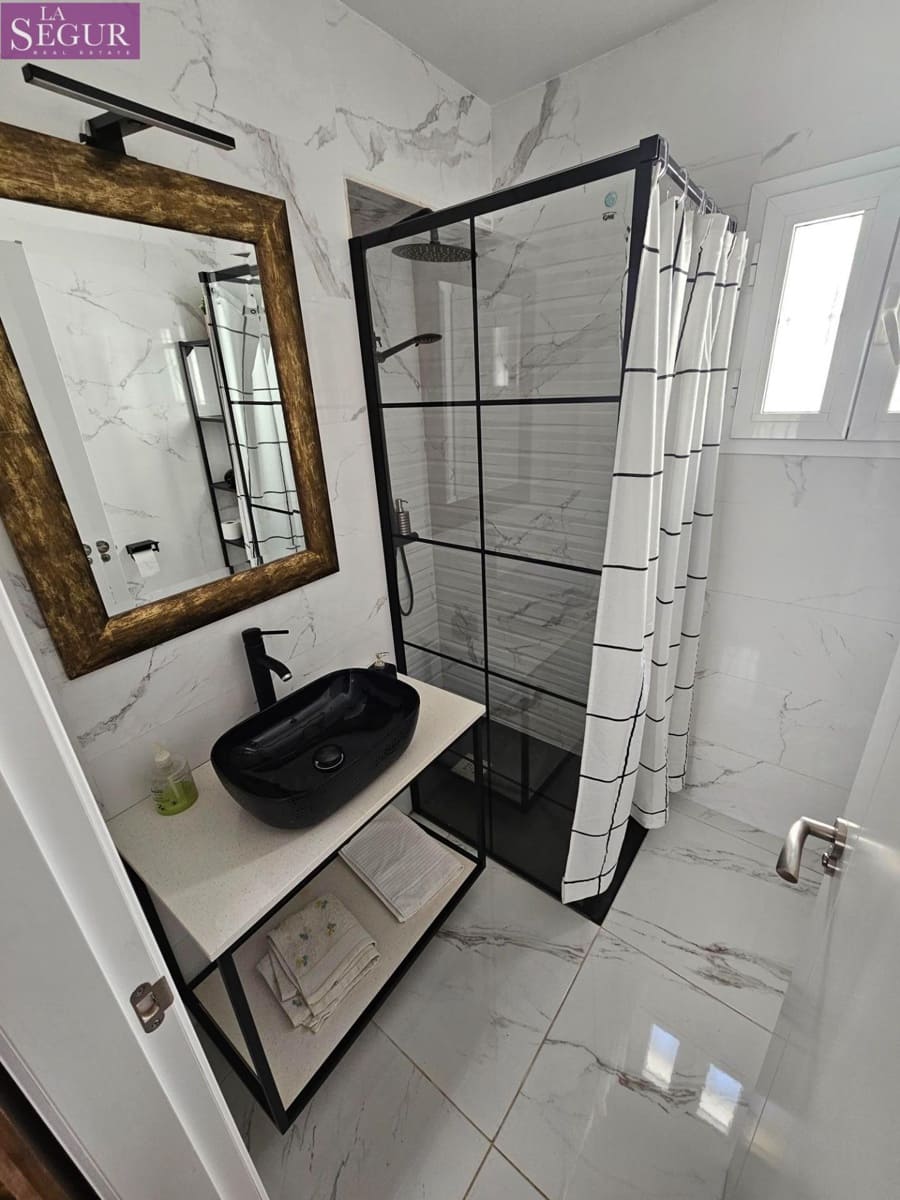 2 bedroom Apartment for sale in Vejer de la Frontera - € 189,000 (Ref: 7515647)