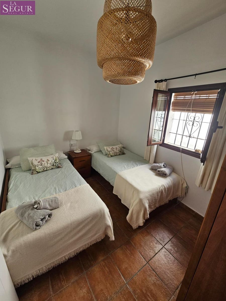 2 bedroom Apartment for sale in Vejer de la Frontera - € 189,000 (Ref: 7515647)