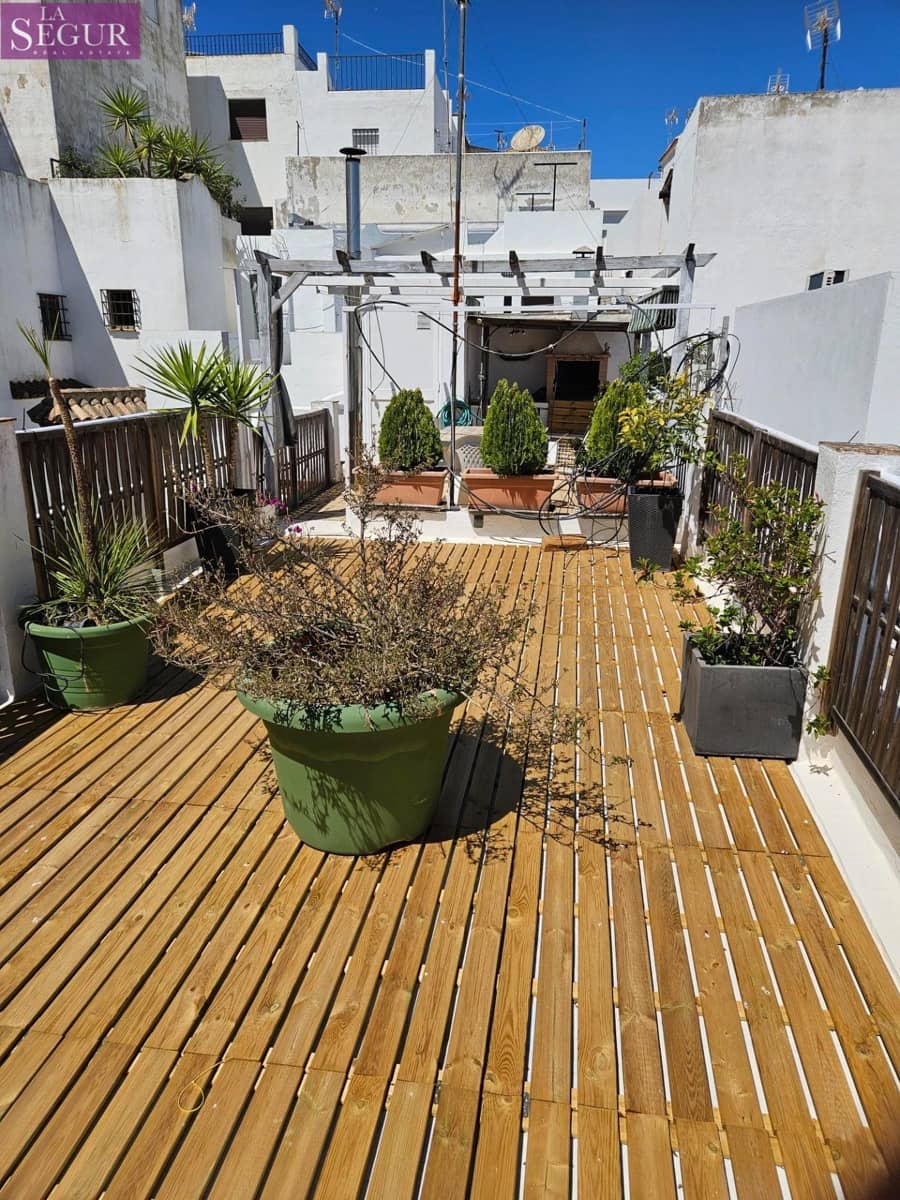 2 bedroom Apartment for sale in Vejer de la Frontera - € 189,000 (Ref: 7515647)