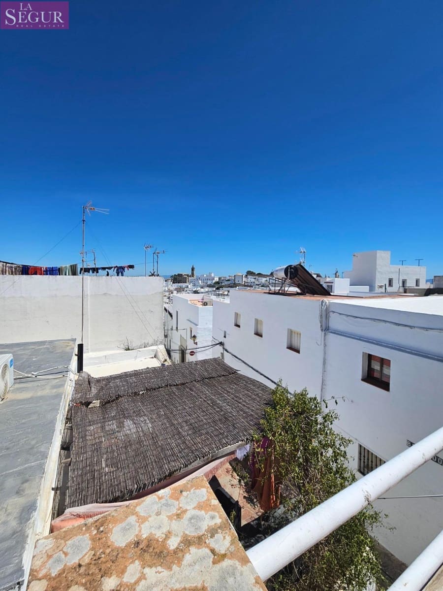 2 bedroom Apartment for sale in Vejer de la Frontera - € 189,000 (Ref: 7515647)