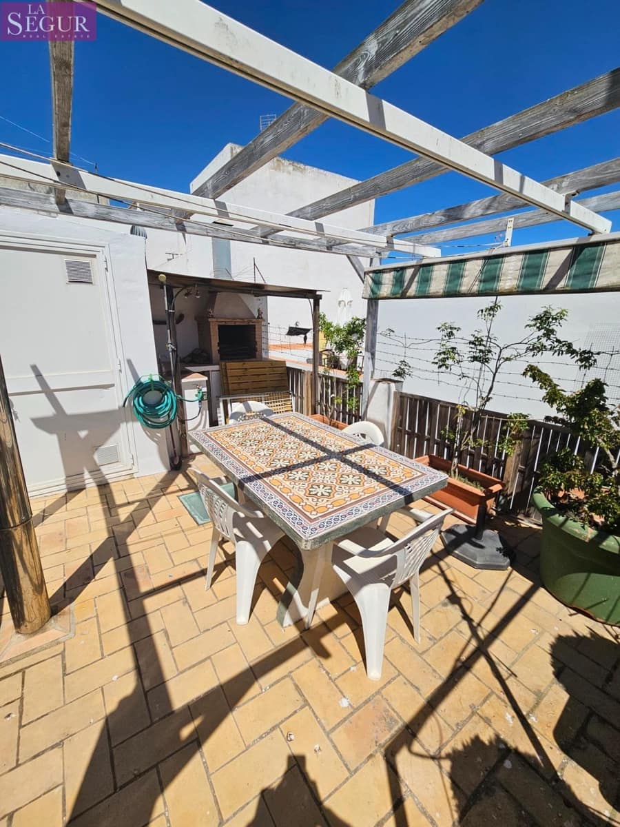 2 bedroom Apartment for sale in Vejer de la Frontera - € 189,000 (Ref: 7515647)