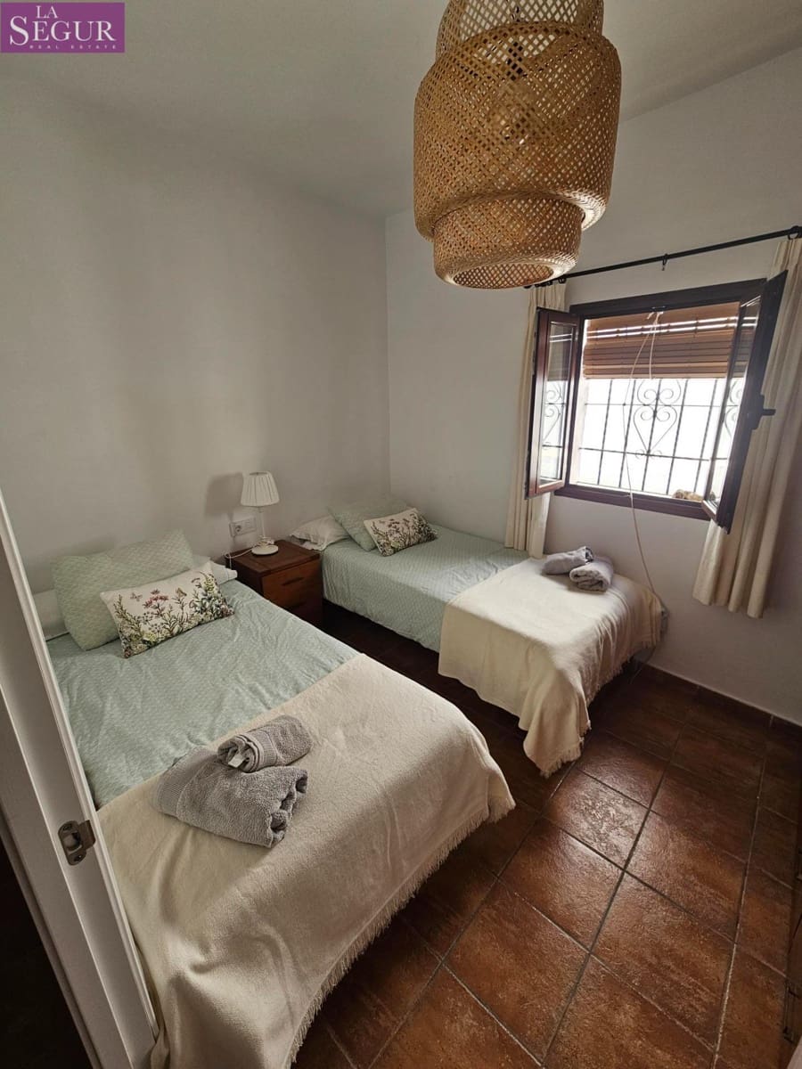 2 bedroom Apartment for sale in Vejer de la Frontera - € 189,000 (Ref: 7515647)