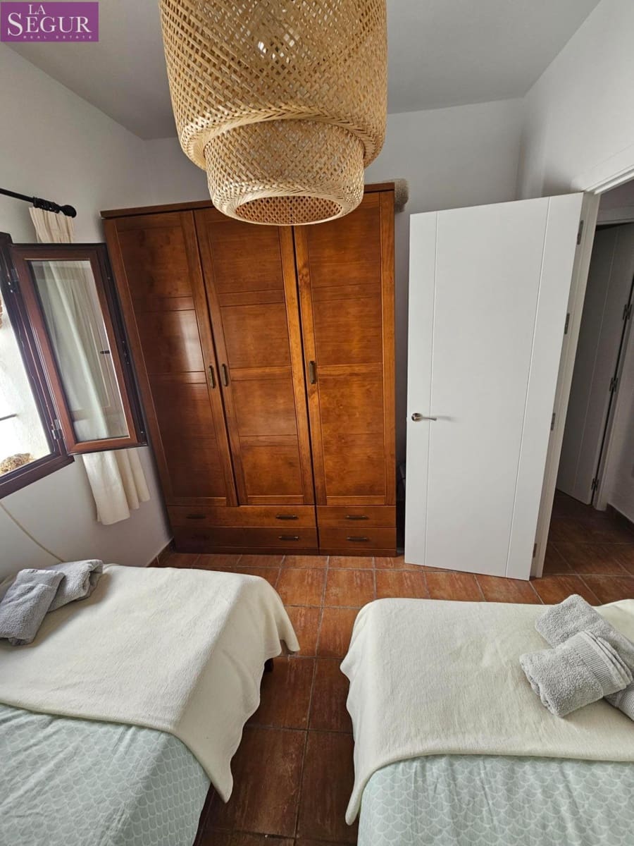 2 bedroom Apartment for sale in Vejer de la Frontera - € 189,000 (Ref: 7515647)