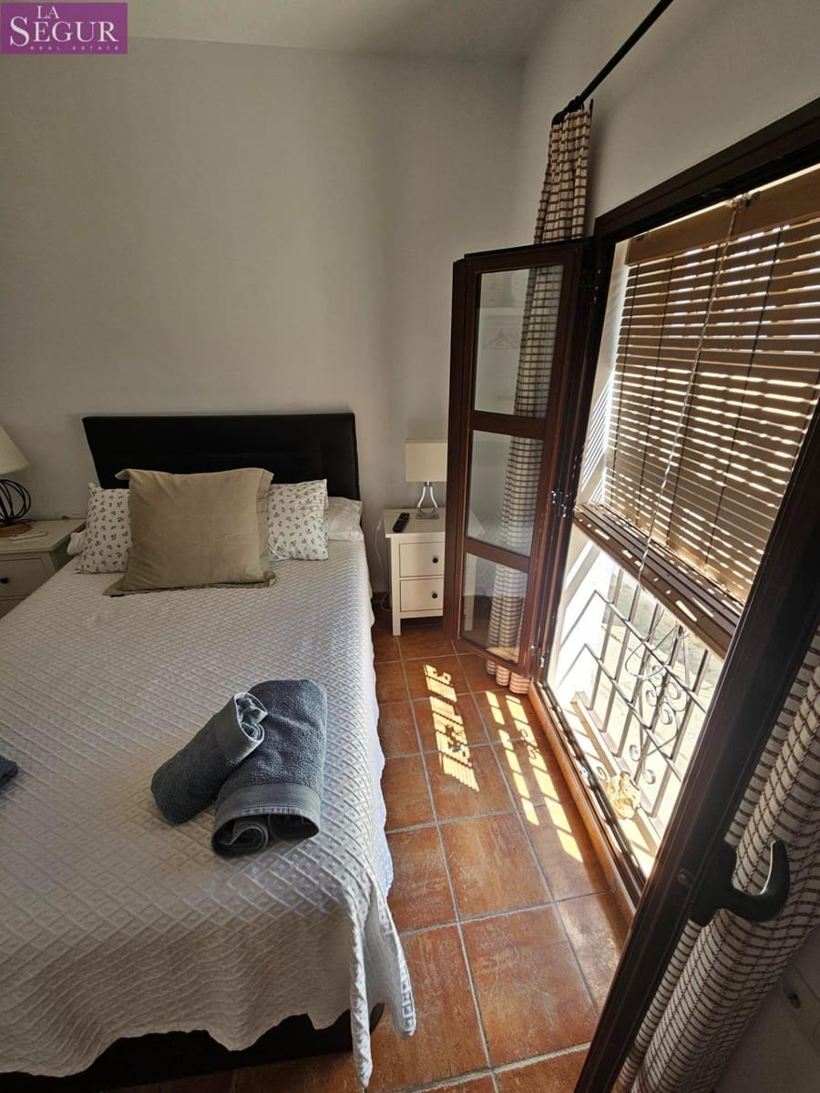 2 bedroom Apartment for sale in Vejer de la Frontera - € 189,000 (Ref: 7515647)