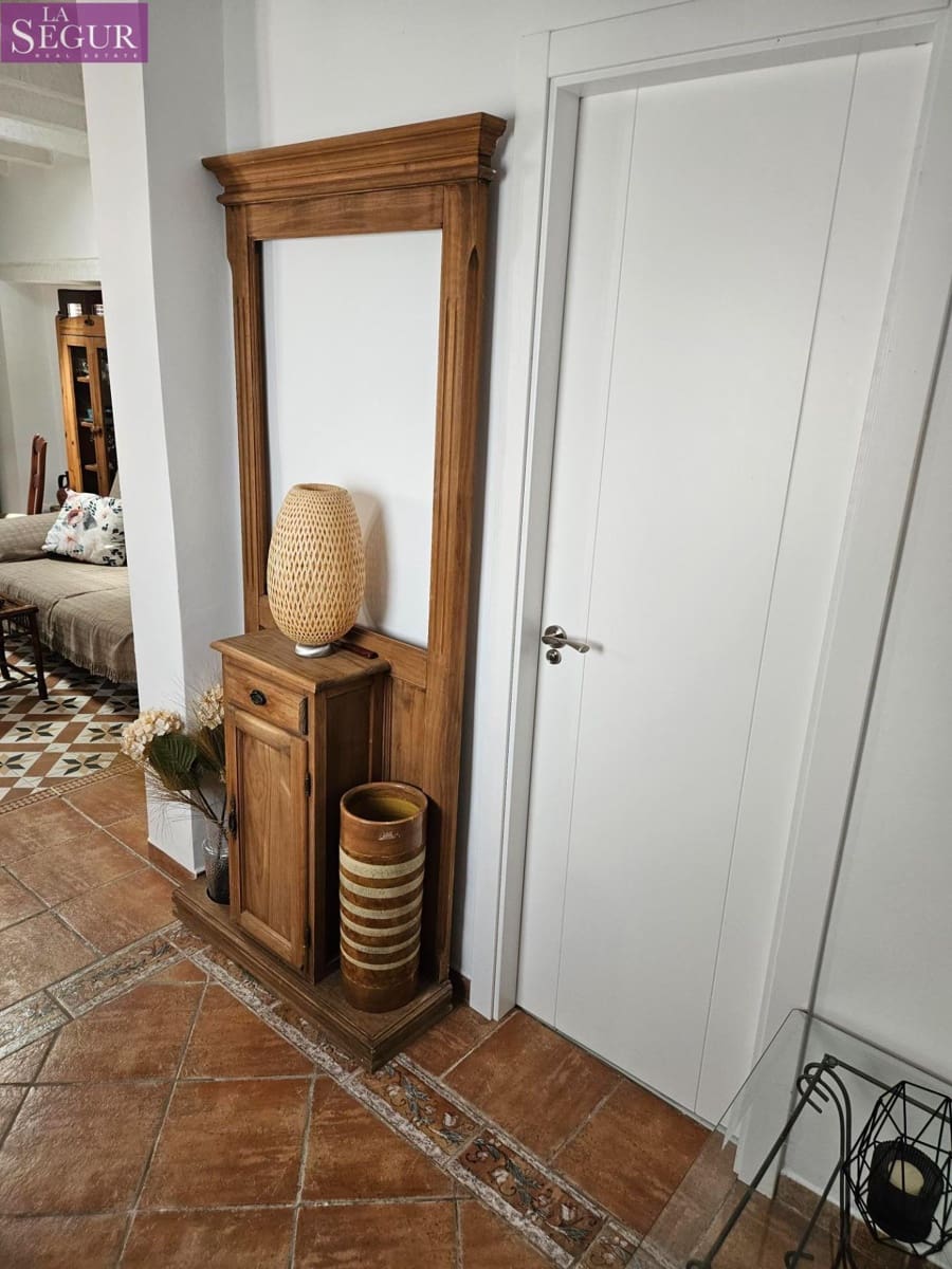 2 bedroom Apartment for sale in Vejer de la Frontera - € 189,000 (Ref: 7515647)