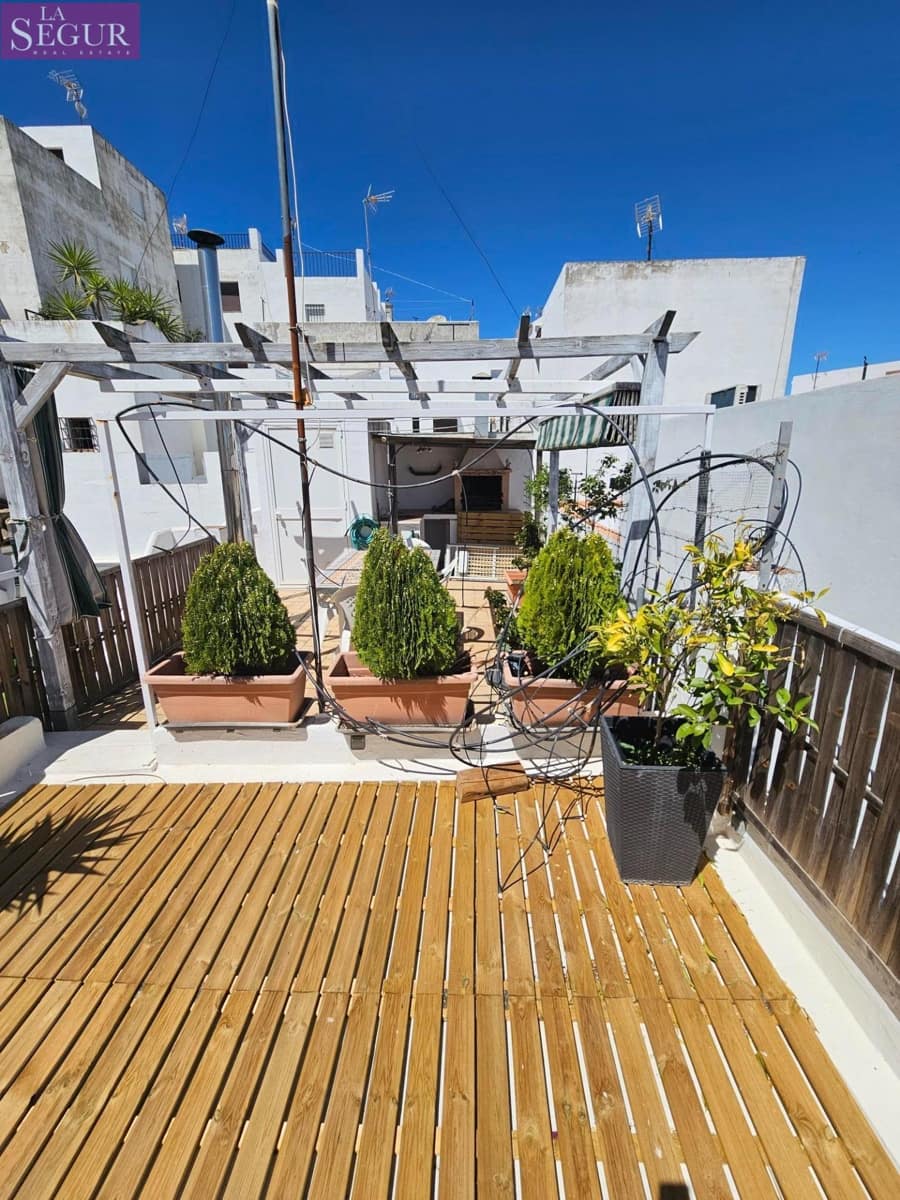 2 bedroom Apartment for sale in Vejer de la Frontera - € 189,000 (Ref: 7515647)