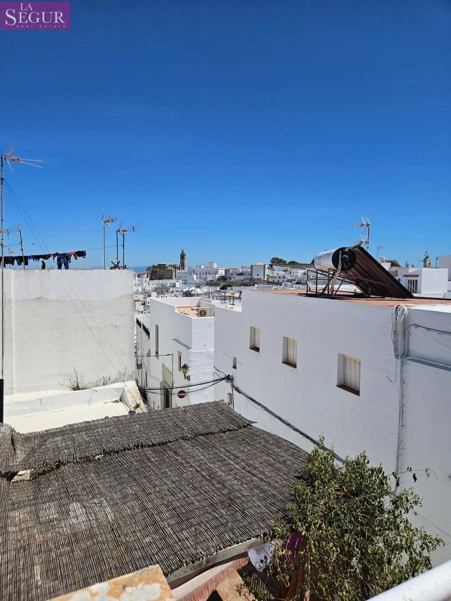 2 bedroom Apartment for sale in Vejer de la Frontera - € 189,000 (Ref: 7515647)
