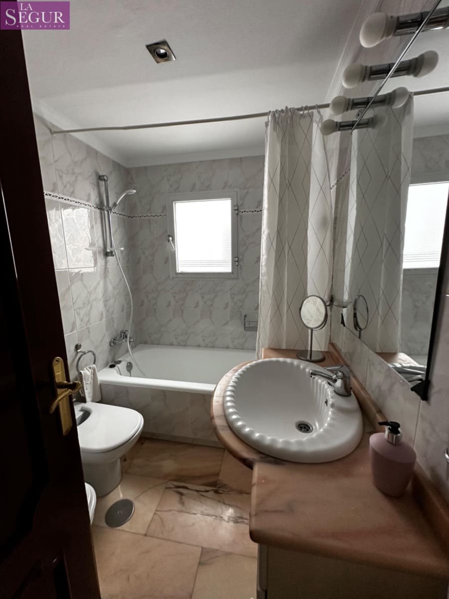 3 bedroom Flat for rent in Cadiz city - € 1,500 (Ref: 8226536)