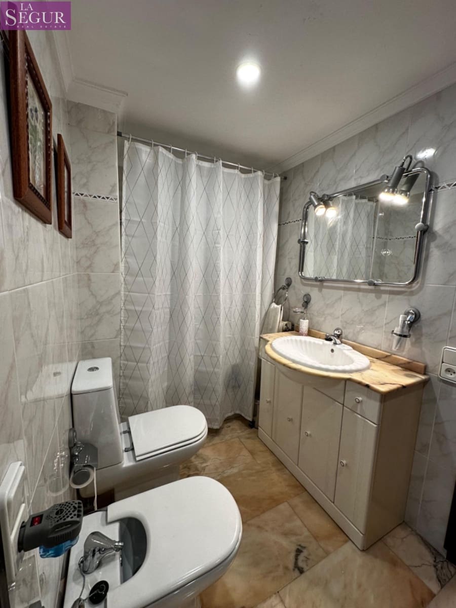 3 bedroom Flat for rent in Cadiz city - € 1,500 (Ref: 8226536)