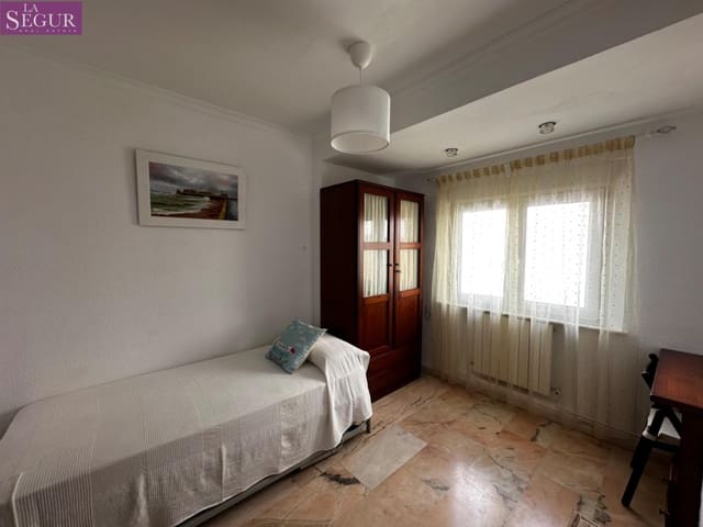 3 bedroom Flat for rent in Cádiz city - € 1,500 (Ref: 8226536)