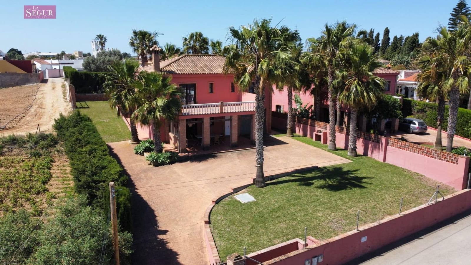 5 soveværelse Villa til salg i Conil de la Frontera med garage - € 368.000 (Ref: 8324828)