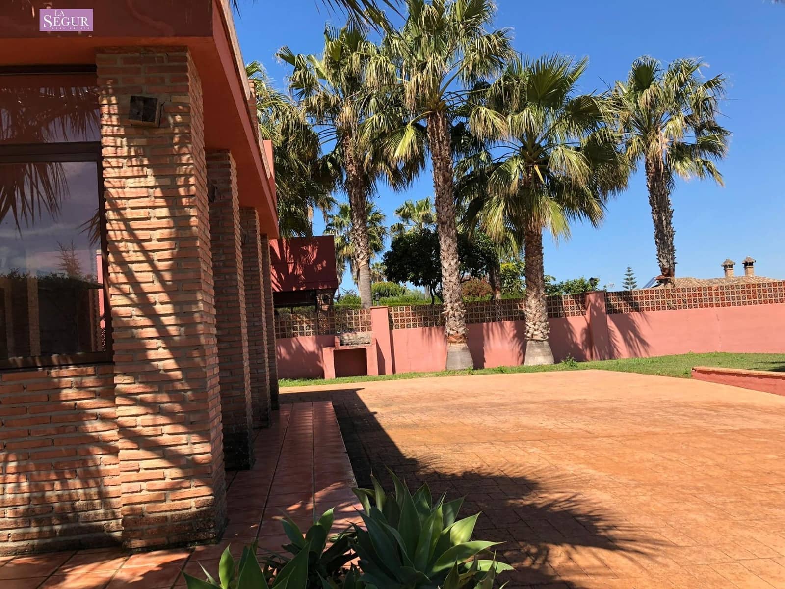 5 soveværelse Villa til salg i Conil de la Frontera med garage - € 368.000 (Ref: 8324828)