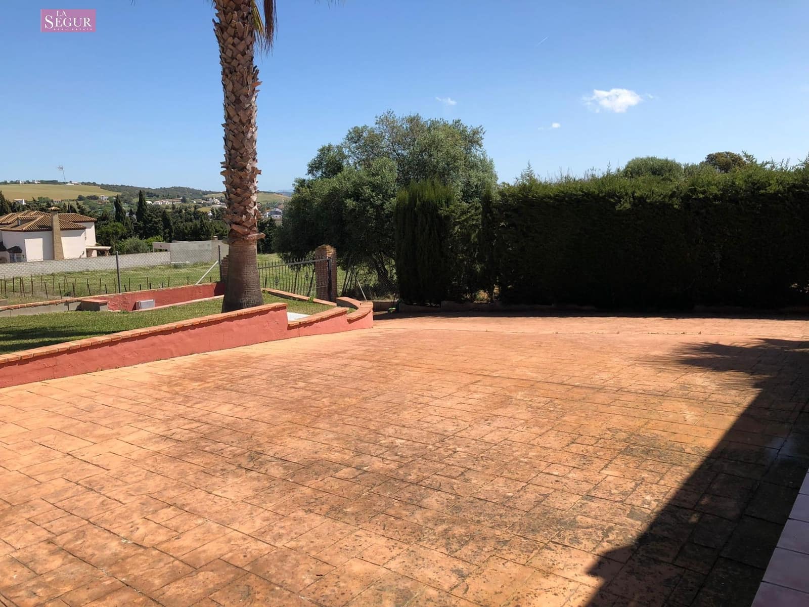 5 soveværelse Villa til salg i Conil de la Frontera med garage - € 368.000 (Ref: 8324828)