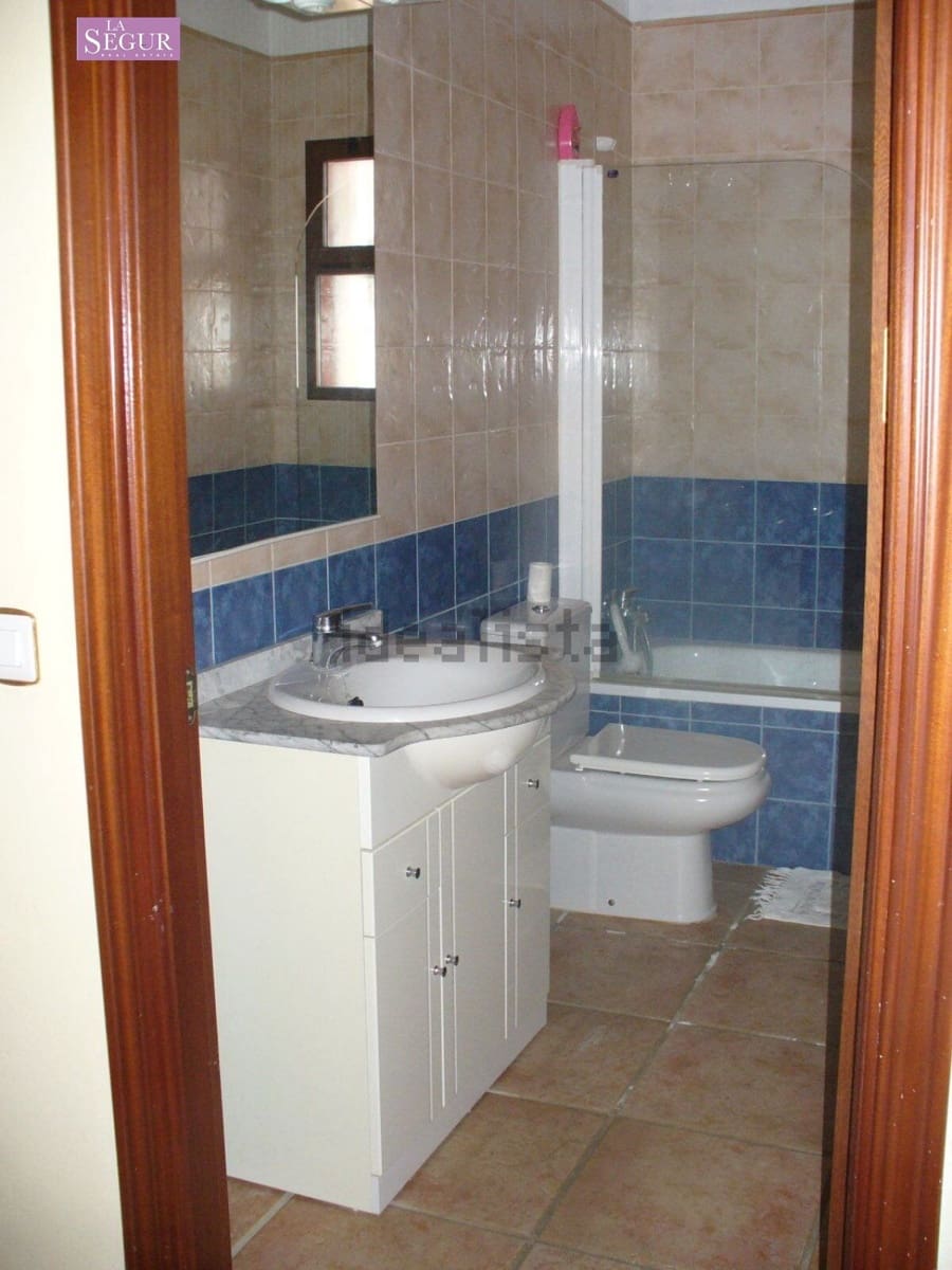 5 soveværelse Villa til salg i Conil de la Frontera med garage - € 368.000 (Ref: 8324828)