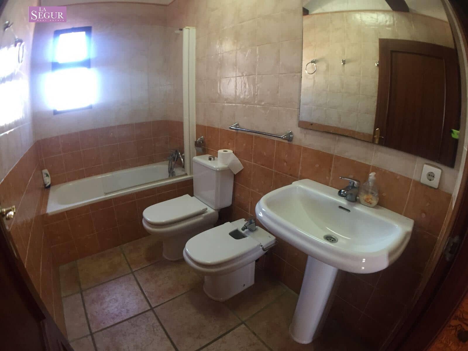 5 soveværelse Villa til salg i Conil de la Frontera med garage - € 368.000 (Ref: 8324828)