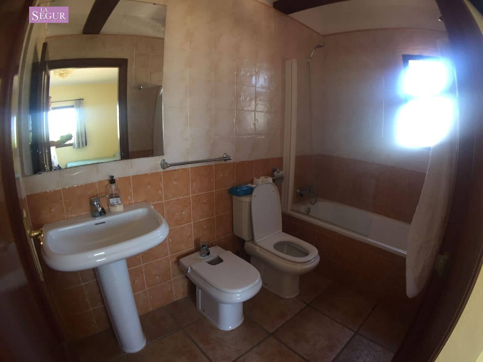 5 soveværelse Villa til salg i Conil de la Frontera med garage - € 368.000 (Ref: 8324828)