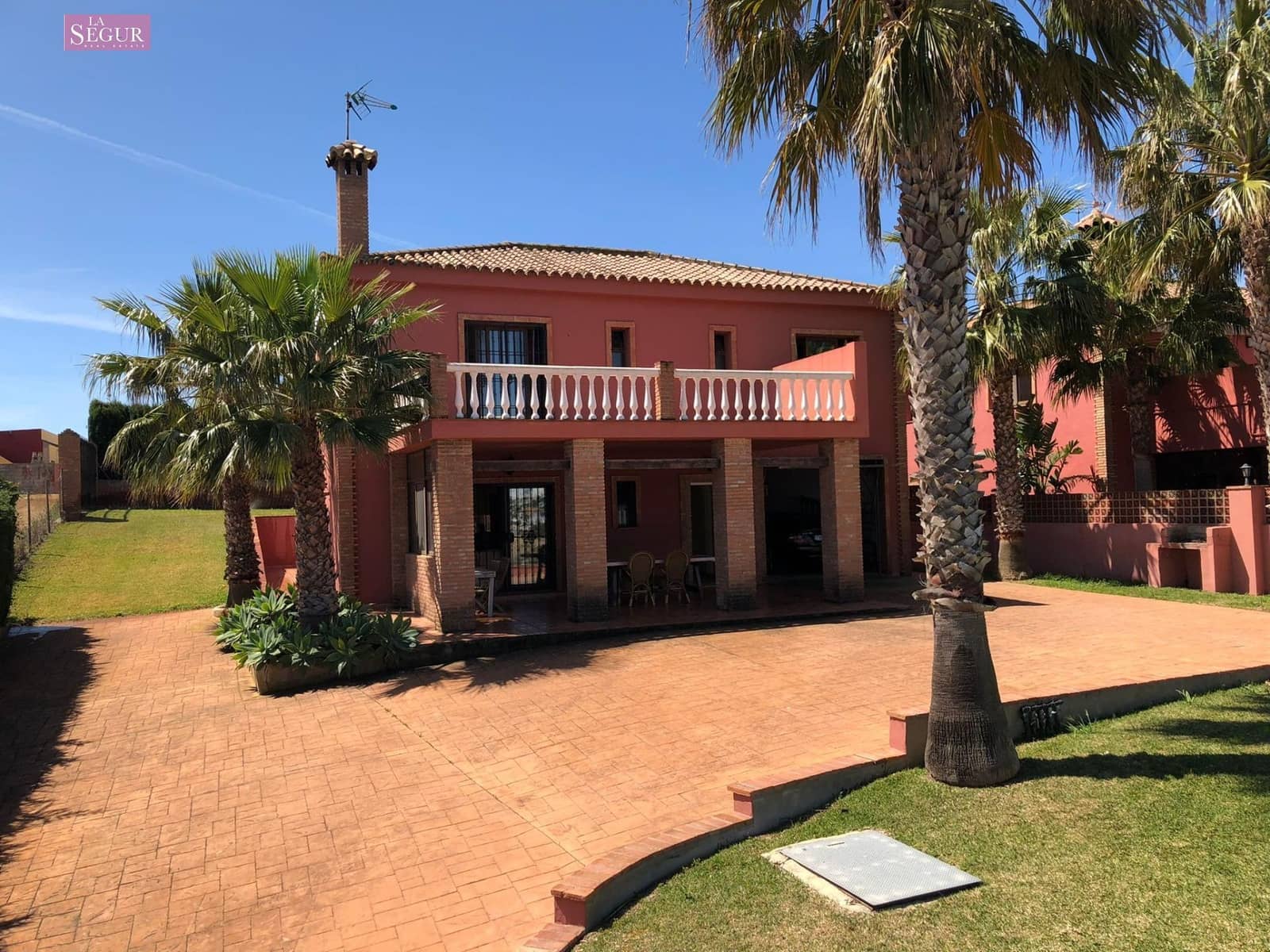 5 soveværelse Villa til salg i Conil de la Frontera med garage - € 368.000 (Ref: 8324828)