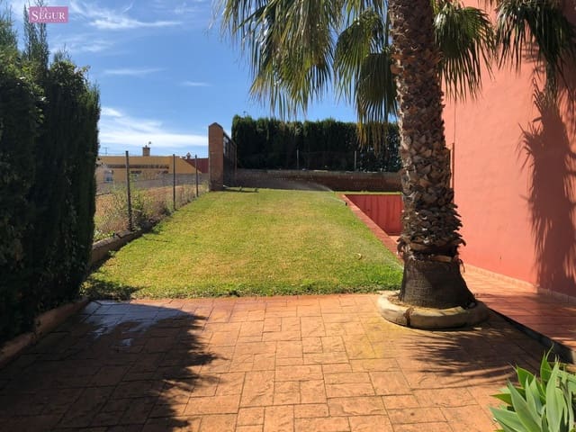 5 soveværelse Villa til salg i Conil de la Frontera med garage - € 368.000 (Ref: 8324828)