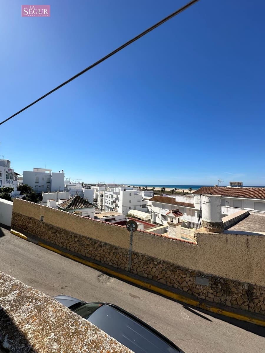 5 bedroom Townhouse for sale in Conil de la Frontera - € 300,000 (Ref: 8518653)