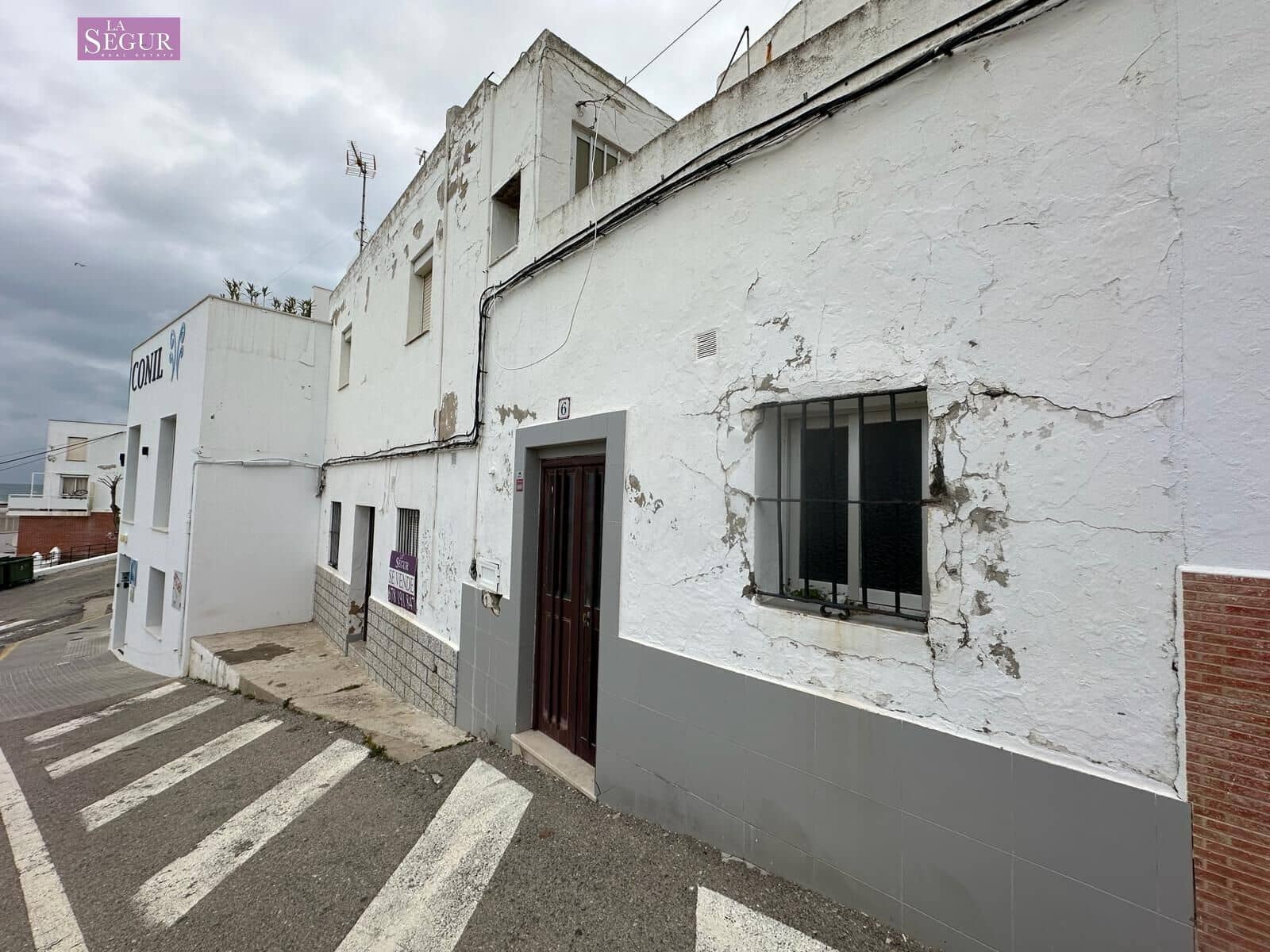 5 bedroom Townhouse for sale in Conil de la Frontera - € 300,000 (Ref: 8518653)