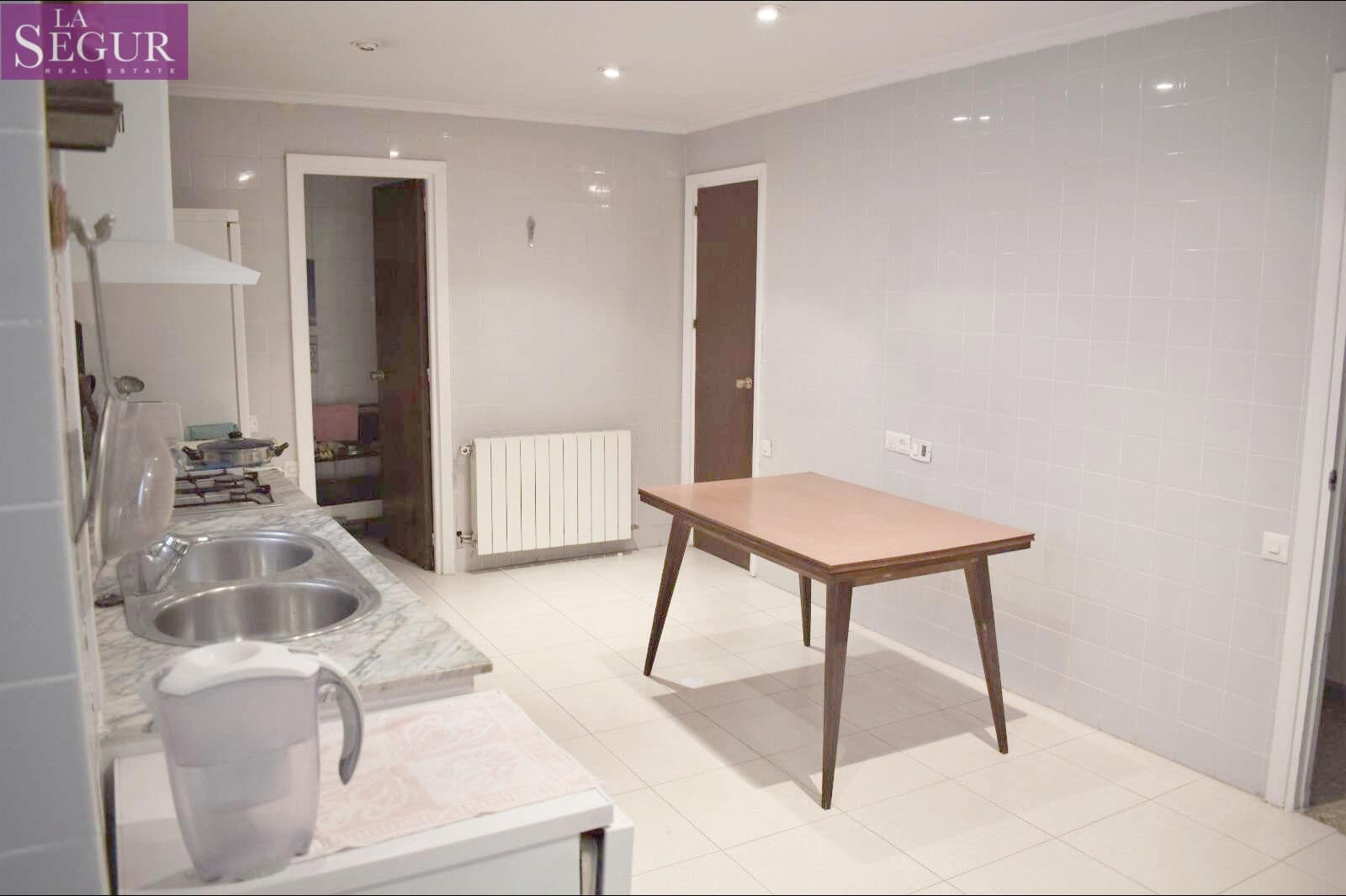 4 quarto Apartamento para venda em Cadis cidade com garagem - 590 000 € (Ref: 8572543)