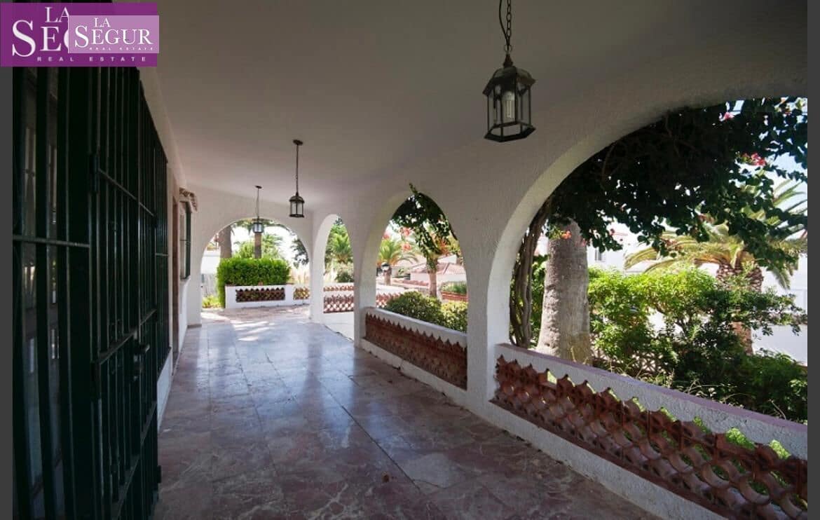 4 sypialnia Willa na sprzedaż w Conil de la Frontera z garażem - 670 000 € (Ref: 8584351)