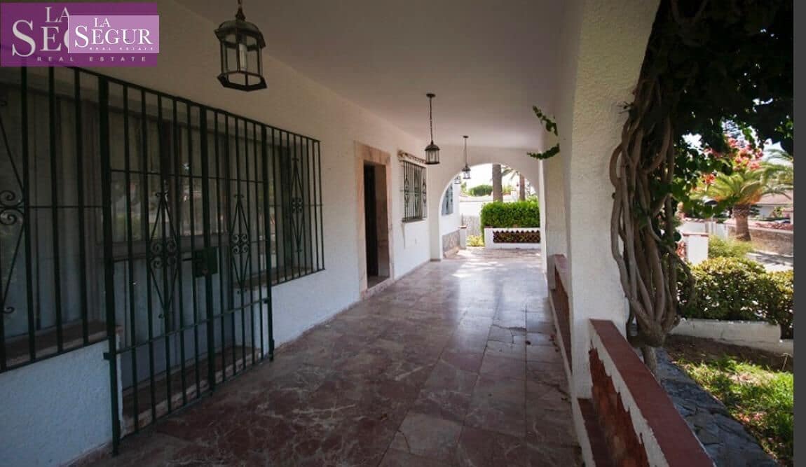 4 sypialnia Willa na sprzedaż w Conil de la Frontera z garażem - 670 000 € (Ref: 8584351)