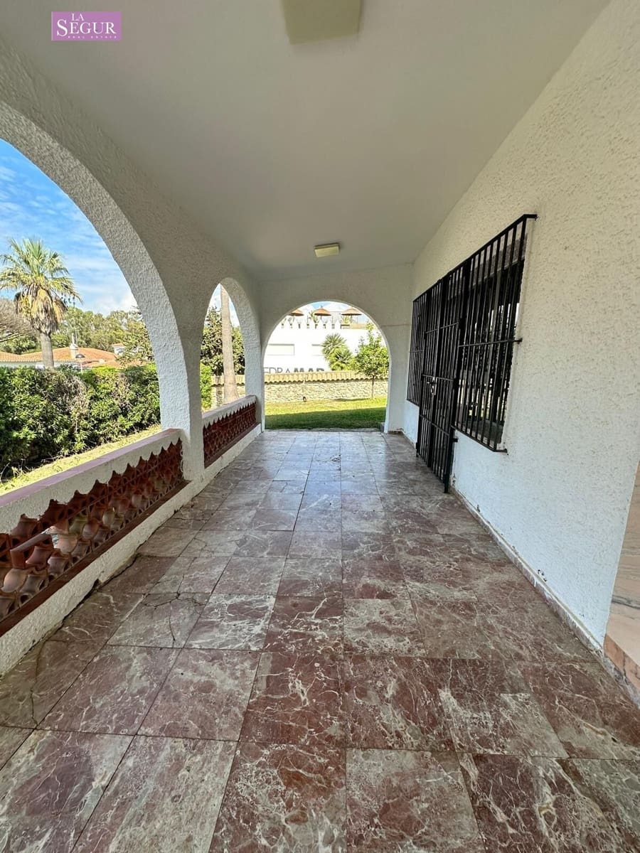 4 sypialnia Willa na sprzedaż w Conil de la Frontera z garażem - 670 000 € (Ref: 8584351)