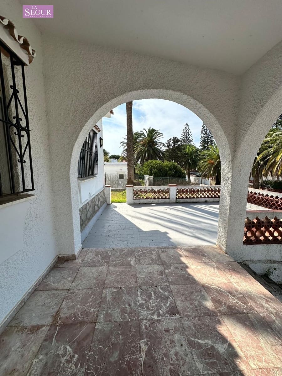 4 sypialnia Willa na sprzedaż w Conil de la Frontera z garażem - 670 000 € (Ref: 8584351)