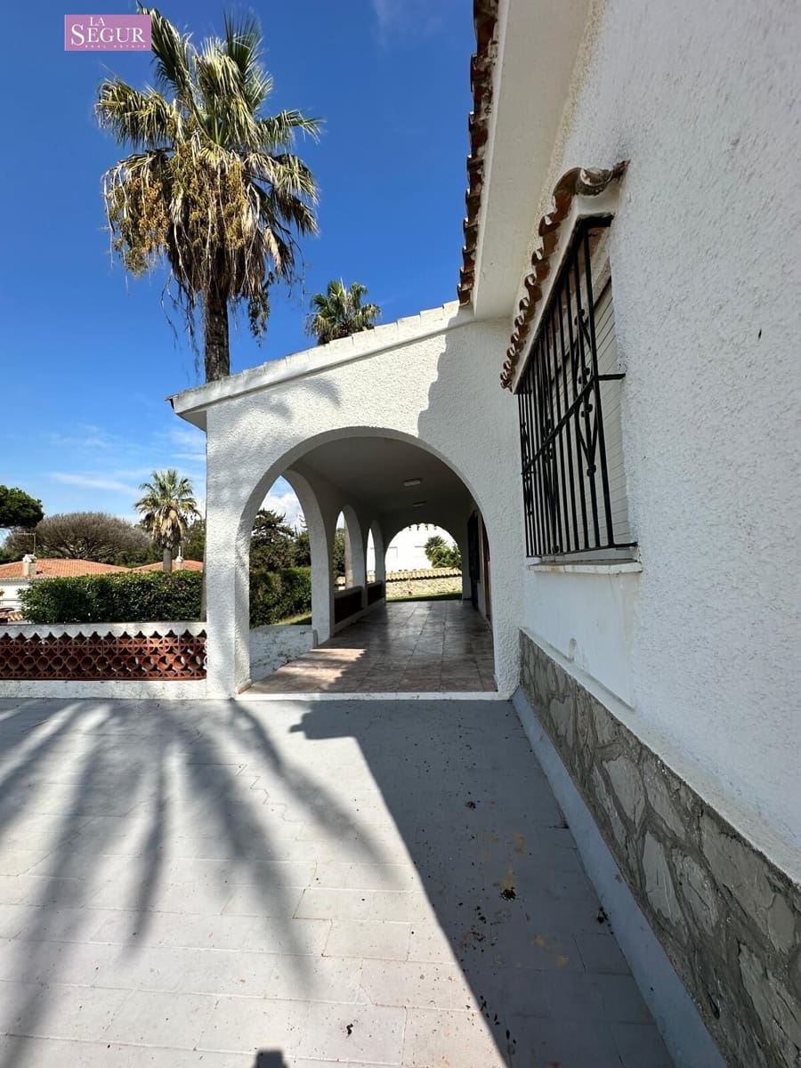 4 sypialnia Willa na sprzedaż w Conil de la Frontera z garażem - 670 000 € (Ref: 8584351)