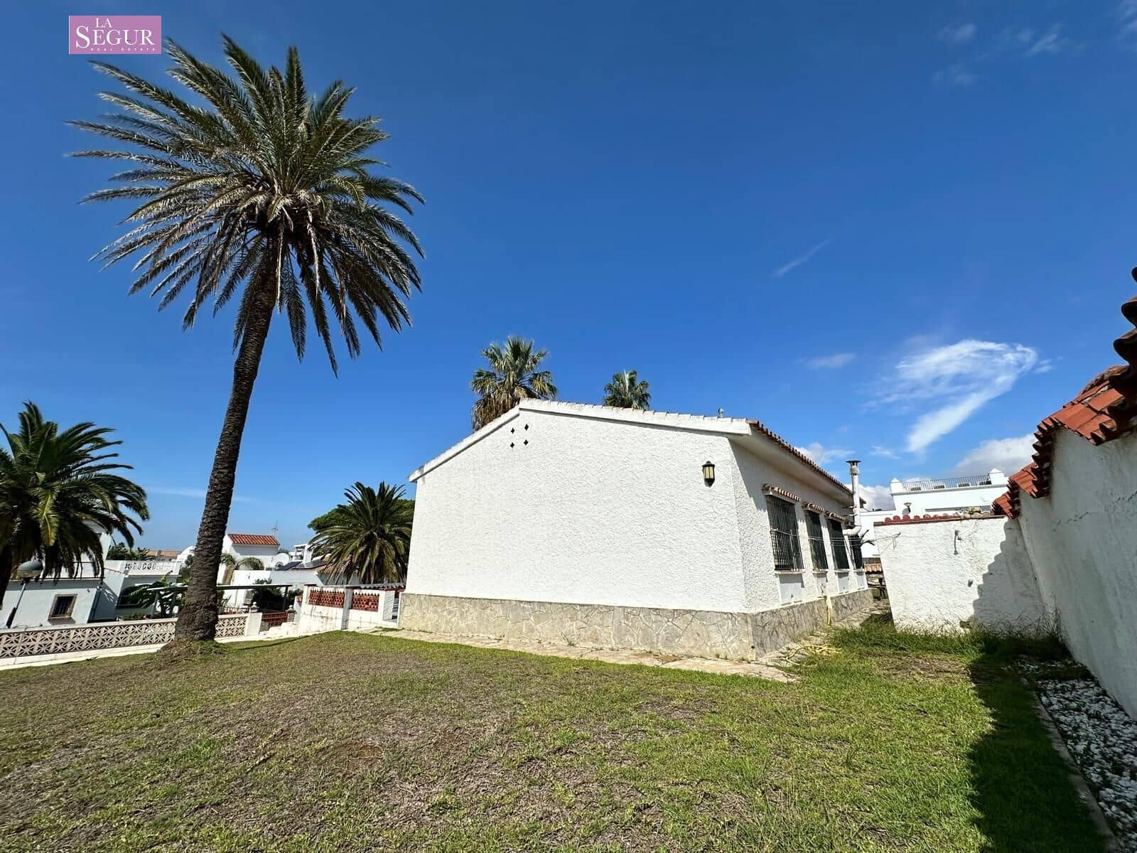 4 sypialnia Willa na sprzedaż w Conil de la Frontera z garażem - 670 000 € (Ref: 8584351)