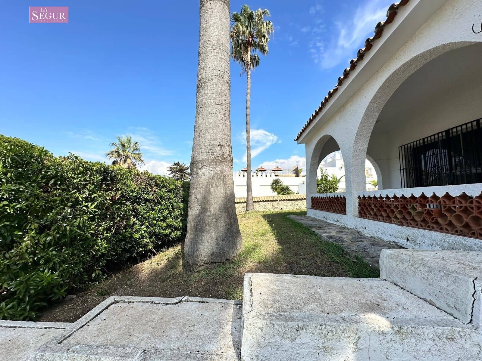 4 sypialnia Willa na sprzedaż w Conil de la Frontera z garażem - 670 000 € (Ref: 8584351)