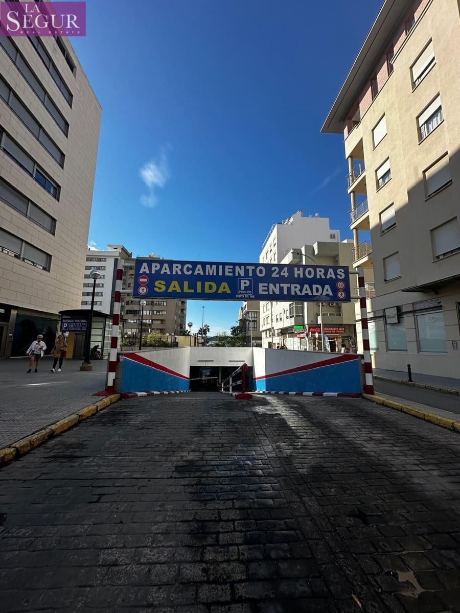 Garage à vendre à Cadix ville - 17 000 € (Ref: 8645245)