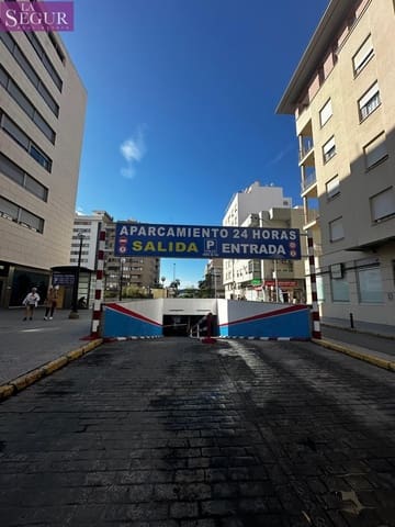 Garage til salg i Cádiz by - € 17.000 (Ref: 8645245)