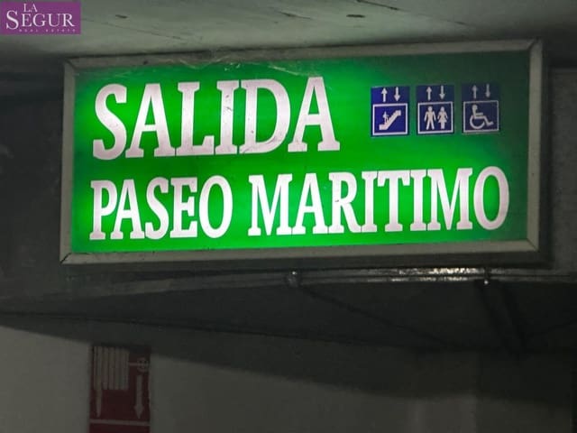 Garage til salg i Cádiz by - € 17.000 (Ref: 8645245)