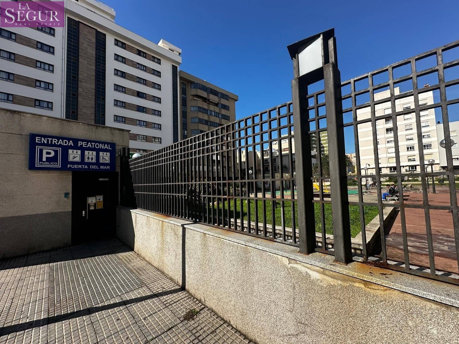 Garage à vendre à Cadix ville - 17 000 € (Ref: 8645245)