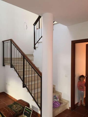 4 slaapkamer Rijtjeshuis te koop in Benalup - € 154.000 (Ref: 8675888)