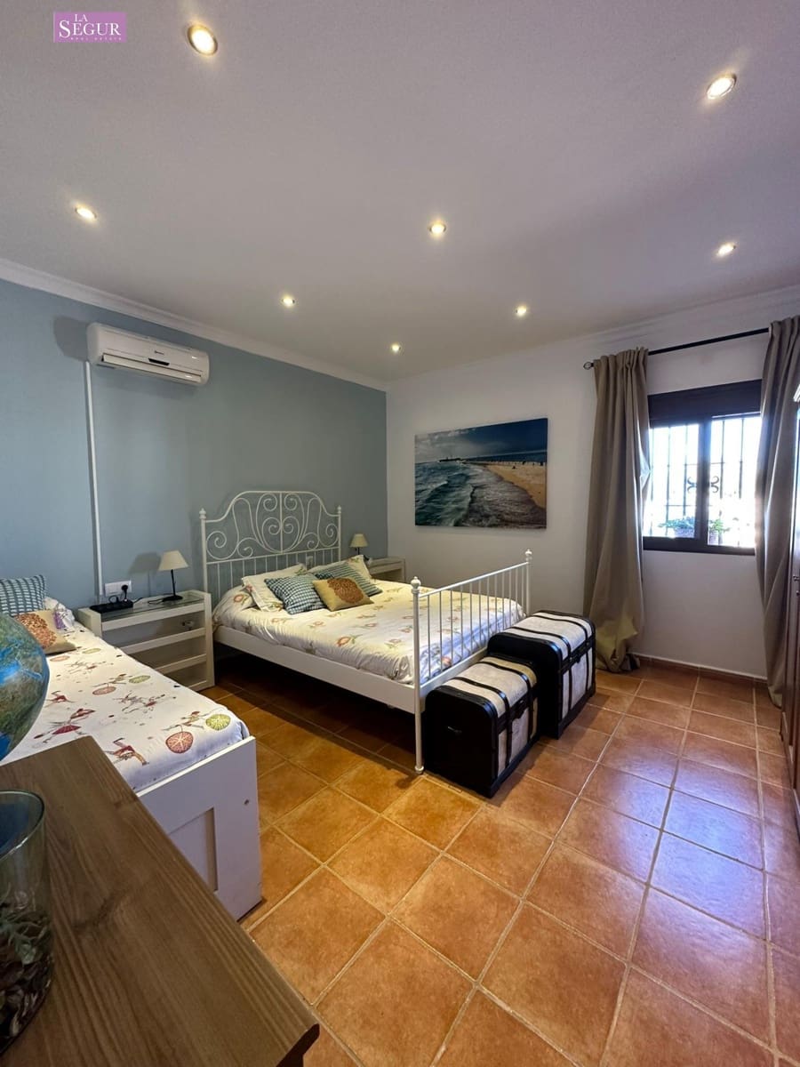 3 soverom Villa til salgs i Conil de la Frontera med svømmebasseng - € 489 900 (Ref: 8735676)