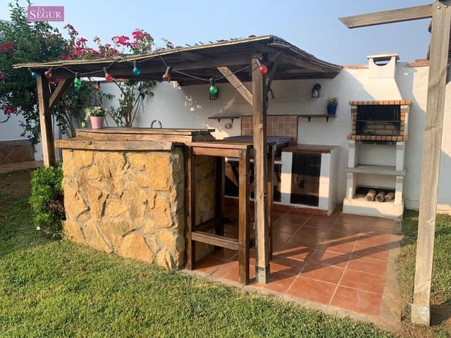 3 soveværelse Villa til salg i Conil de la Frontera med swimmingpool - € 489.900 (Ref: 8735676)