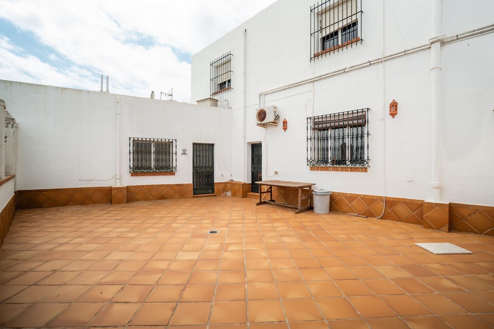 7 bedroom Villa for sale in Vejer de la Frontera - € 430,000 (Ref: 8784087)