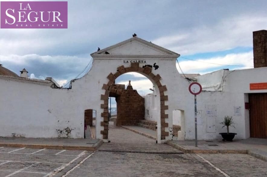 Virksomhed til leje i Cadiz by - € 1.550 (Ref: 8789723)