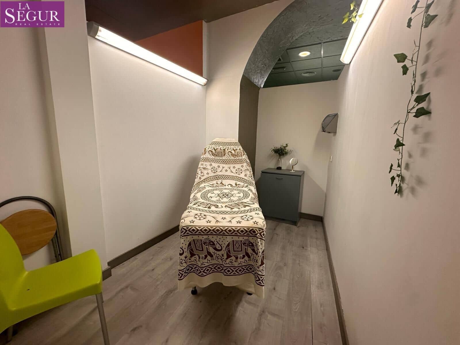 Virksomhed til leje i Cadiz by - € 1.550 (Ref: 8789723)