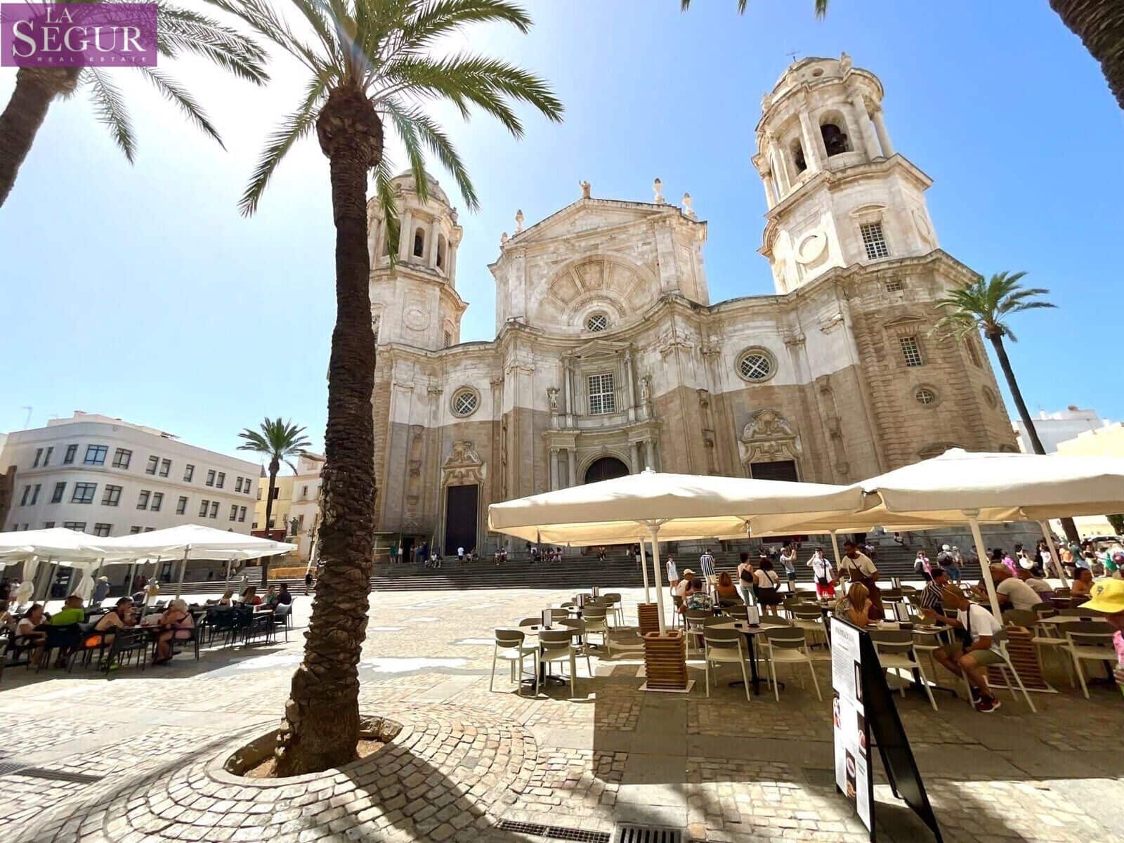 Virksomhed til leje i Cadiz by - € 1.550 (Ref: 8789723)