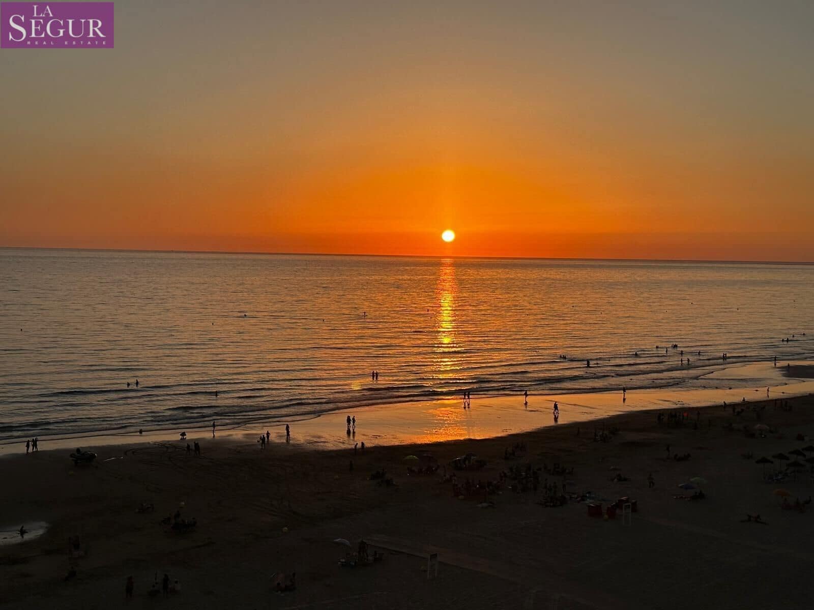 Commercieel te koop in Cadiz stad - € 250.000 (Ref: 8789724)